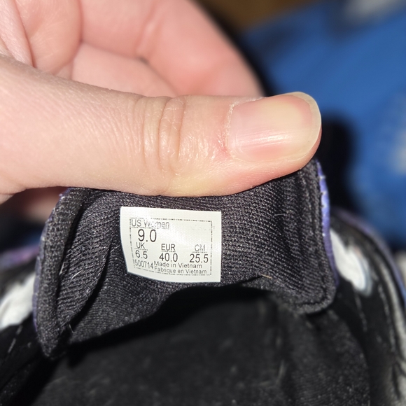 Vans shoes with galaxy print. - Picture 5 of 6